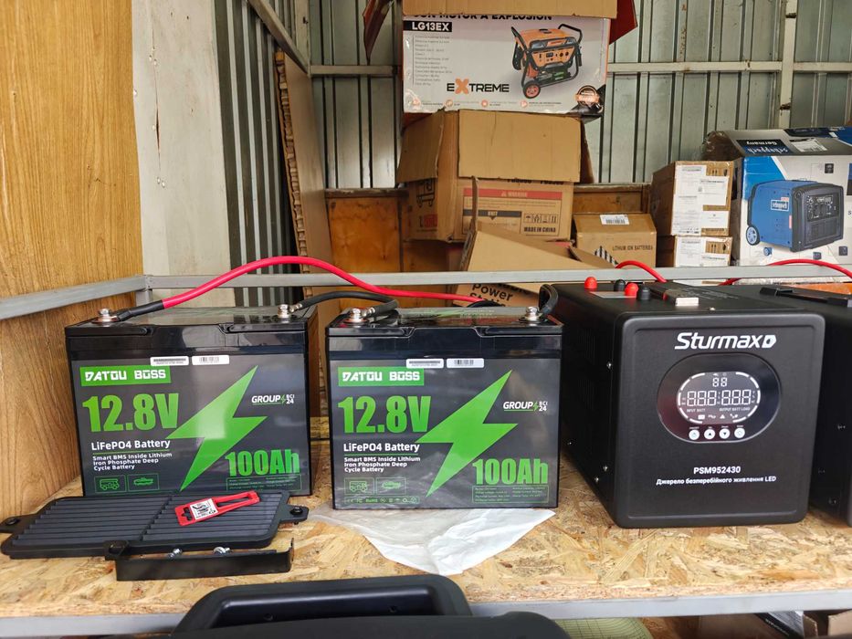 Інвертор Sturmax PSM951215 12-220В LED 1000 ВA з 100aH акумом LiFePo4