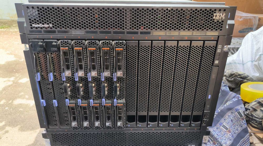 IBM BladeCenter H комплектний, з модулями.