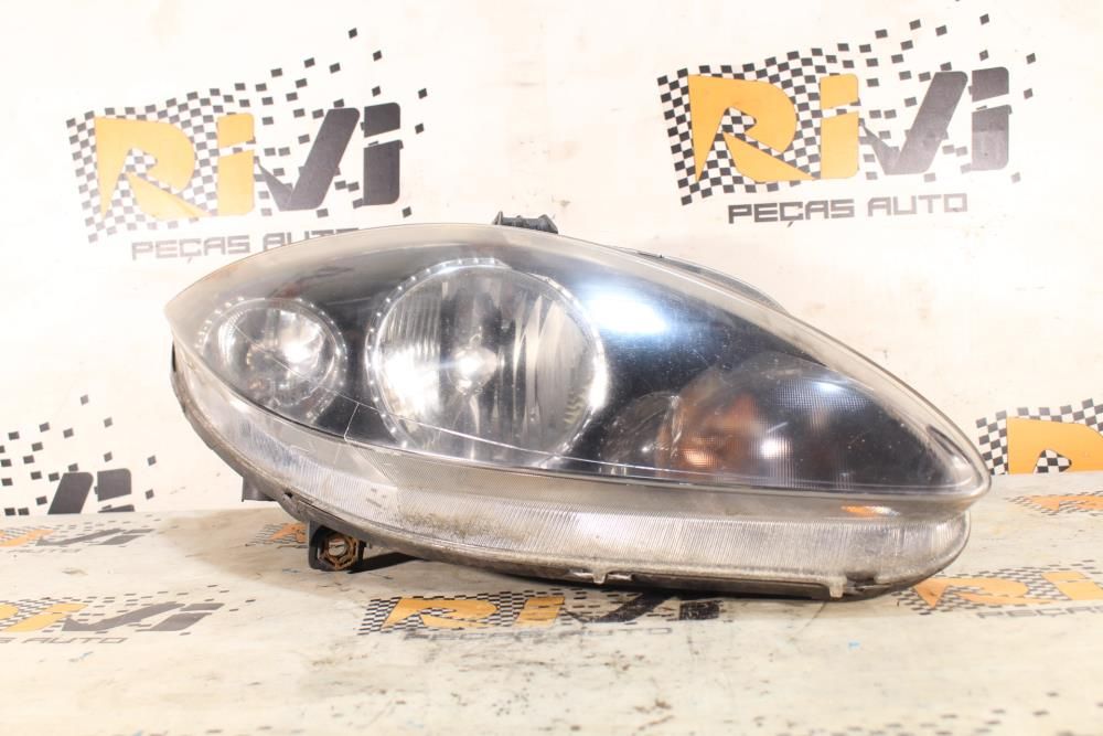 Ótica / farol direita SEAT Leon (1P1)