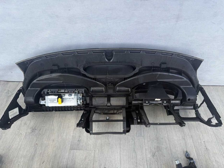 Торпедо Skoda Fabia 99-07  Консоль airbag Панель  В наличии