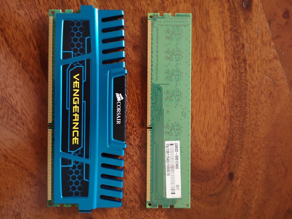 RAM 4gb + 4gb Corsair Vengeance