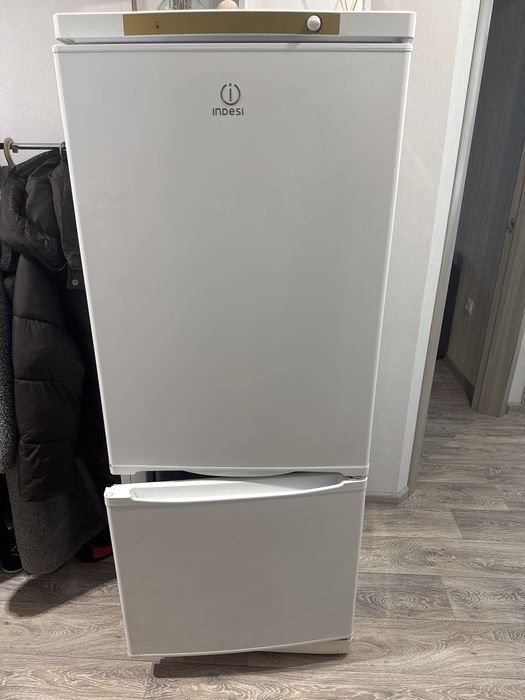 Холодильник indesit