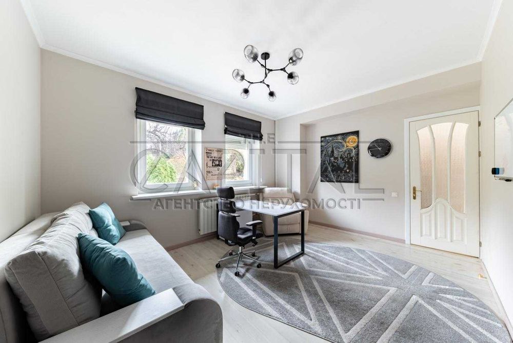 Будинок з видом на Лавру/вхід до ботанічного саду, Київ, Печерськ