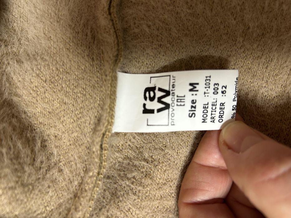 Продам теплий жіночий светр .Абсолютно новий ,ні разу не носився .