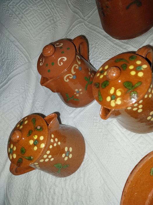 Barro com mais de 80 anos, 8 peça pintadas à mão