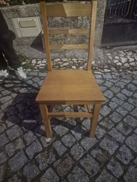 Cadeiras de madeira