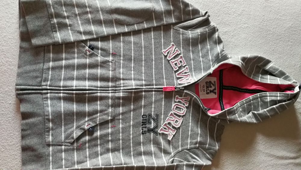 5 Peças l 2 sweats/casacos + 3 Corsários 9/12 Anos