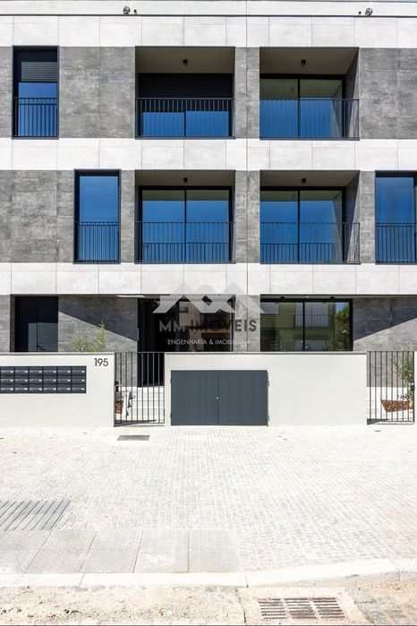 Apartamento T1 Novo |  Polo Universitário  | S. João | Varanda | Garag