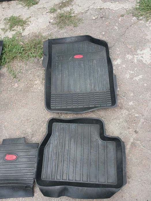 Продам коврики оригинальные лада калина