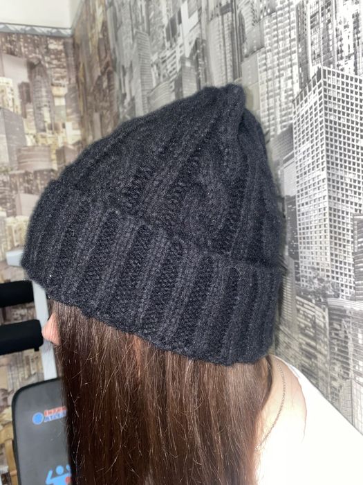 Шапка жіноча чорна