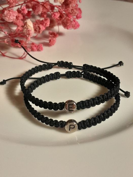 Bransoletki Sznurkowe z Inicjałem