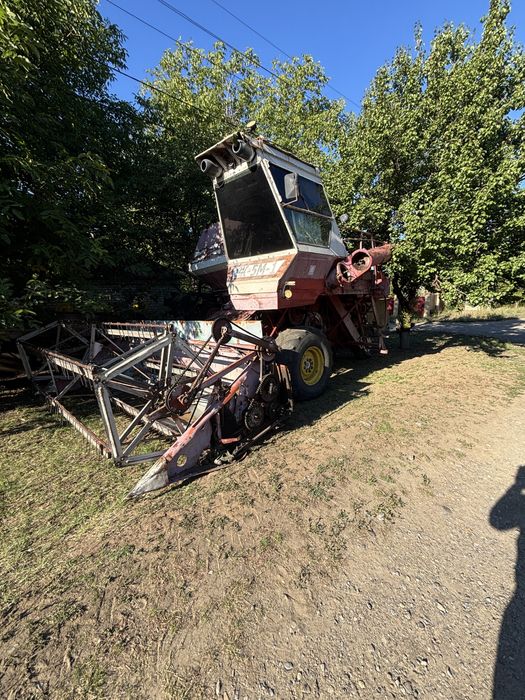 Продам Комбайн Нива