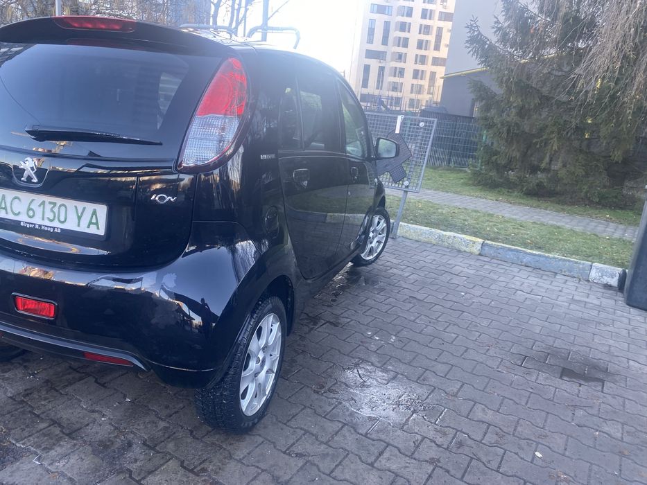 Продам електромобіль з вебасто по доступній ціні !