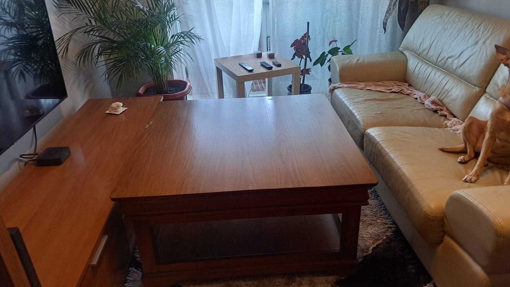 Mesa de sala de madeira