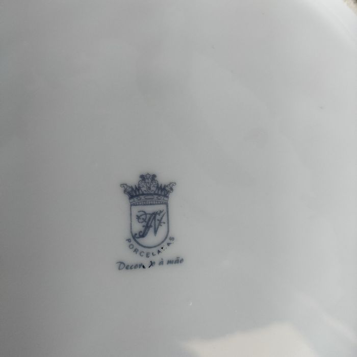 Hand-painted plate452658476236810241