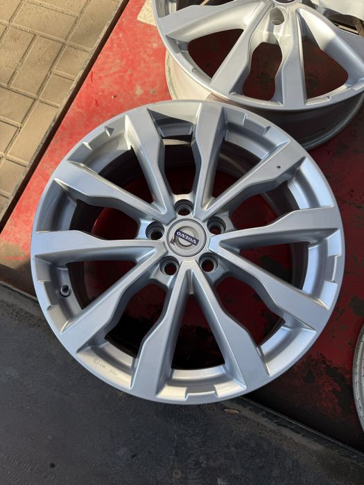 5x108 Felgi Aluminiowe 18 Ford Kuga Mondeo S-max Volvo XC60 V60