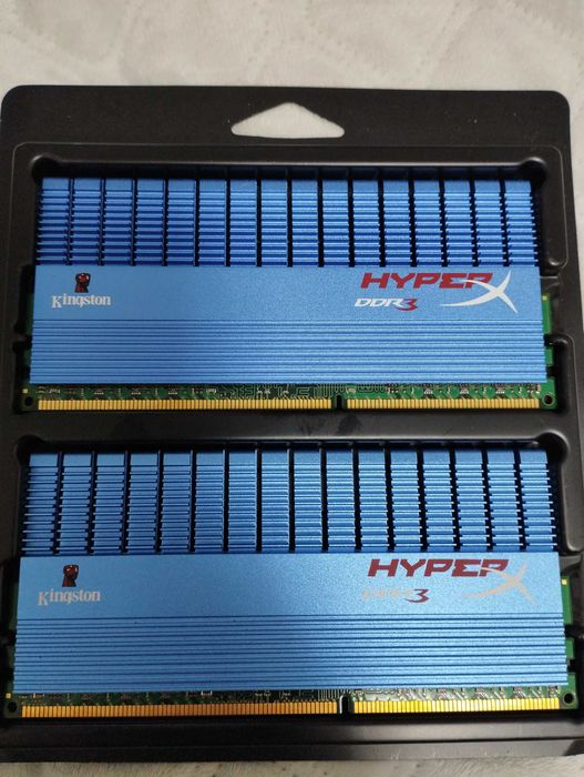HyperX 8 GB (2x4GB) DDR3 2400 MHz (KHX24C11T1K2/8X)