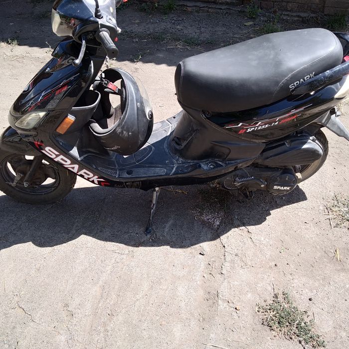 Продам скутер Спарк