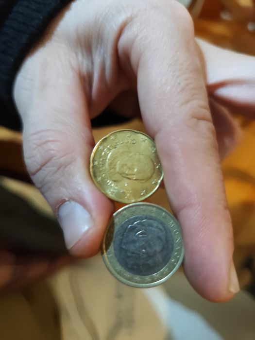 Moedas de 2 euros não circuladas/circulada e outrase outras s