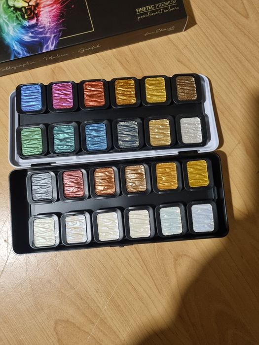 Farbki artystyczne FINETEC PREMIUM Pearlescent 24 kolory.