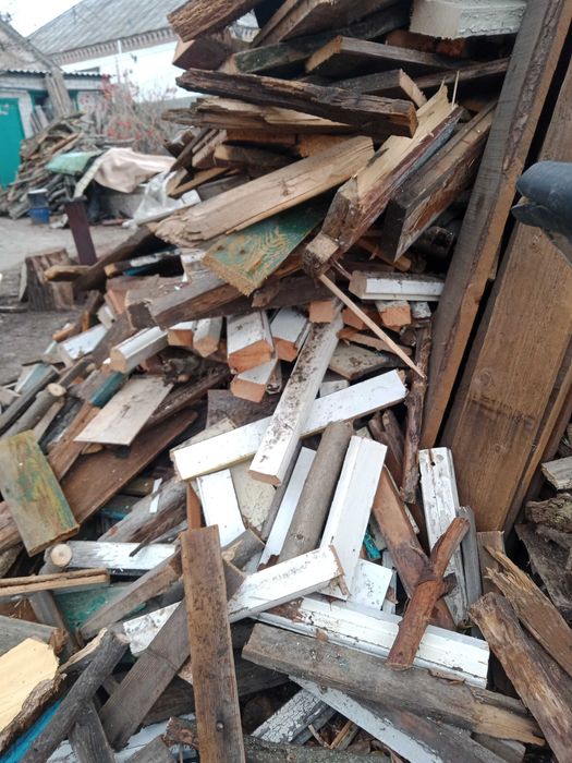 Сухие дрова порезанные по 30см.