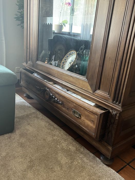Movel de Sala c/ vitrine com mais de 150 anos