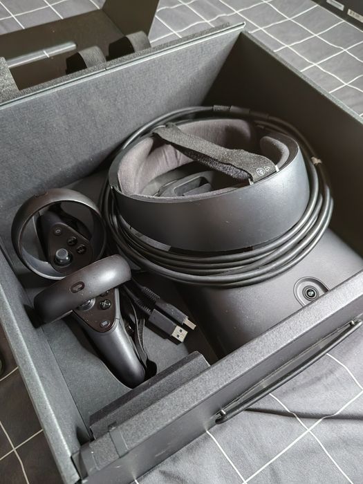 Oculus Rift S + Extras (Gunstock e Proteção de Lentes) - VR PC Gaming
