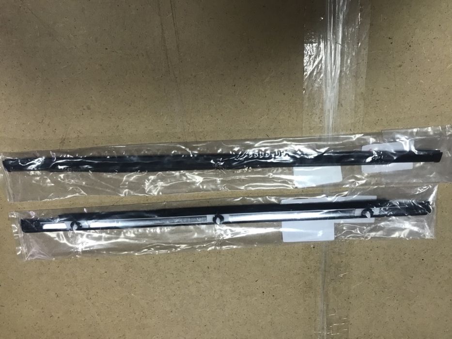 Молдинг двери (стекла) Toyota FJ Cruiser