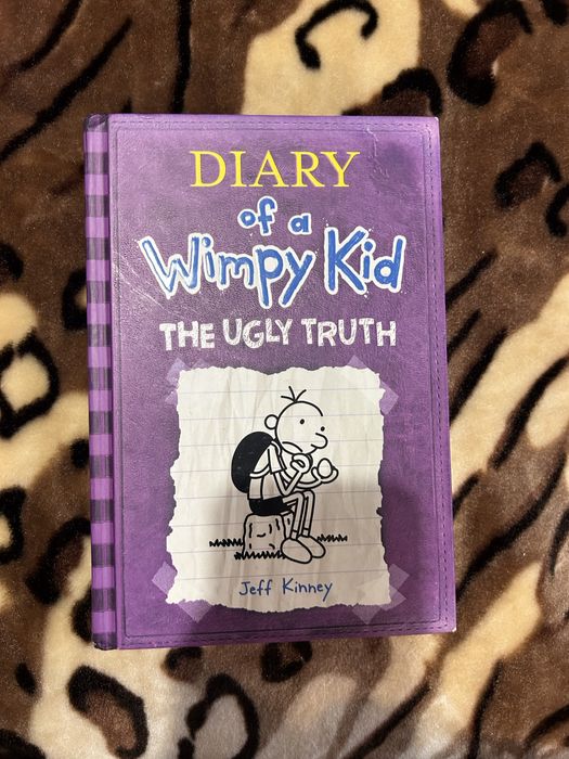 Livro Diary of a Wimpy Kid - the ugly truth