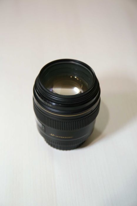 Об'єктив Canon 85 mm 1.8
