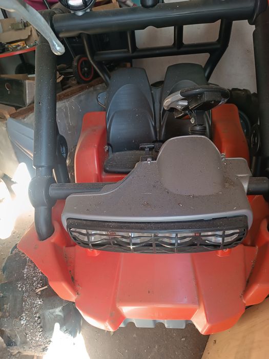 Jipe de 2 lugares para criança a bateria