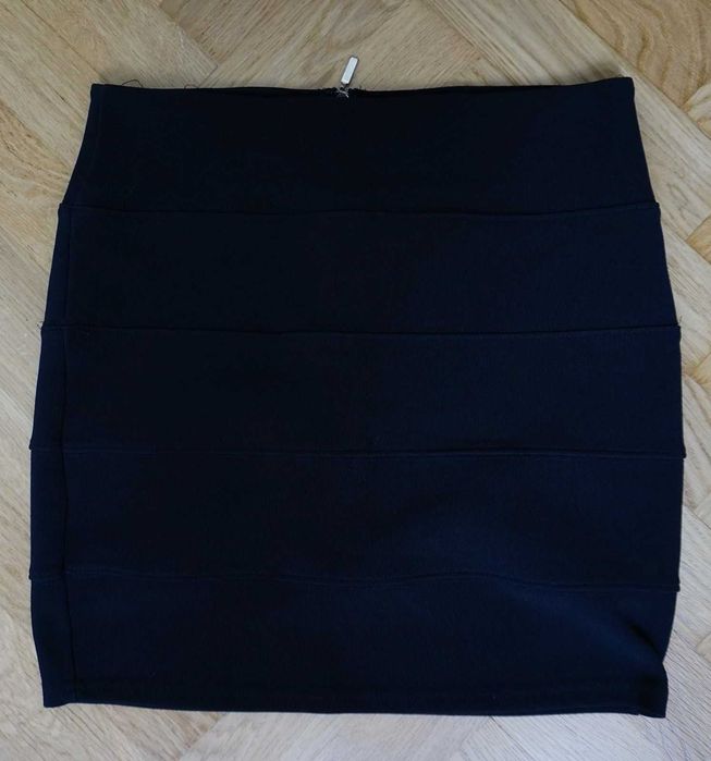 Spódniczka mini czarna mała 36 S bandażowa obcisła krótka 2KY