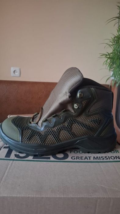 Продам ботинки летние