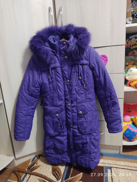 Зимове пальто на дівчинку 10-12 років