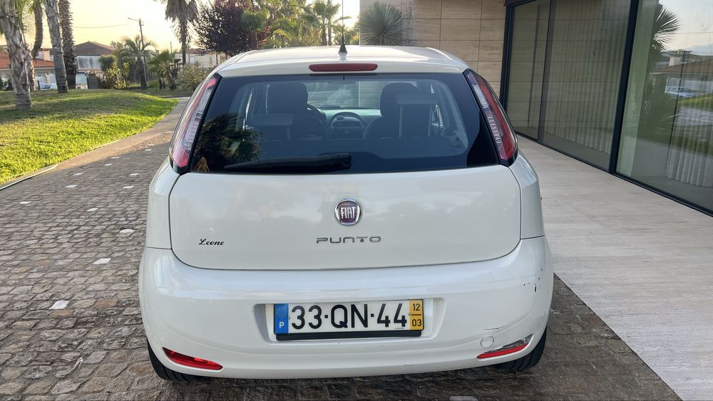 Fiat Punto 2012 – 210.000 km – Fiável e económico trato financiamento