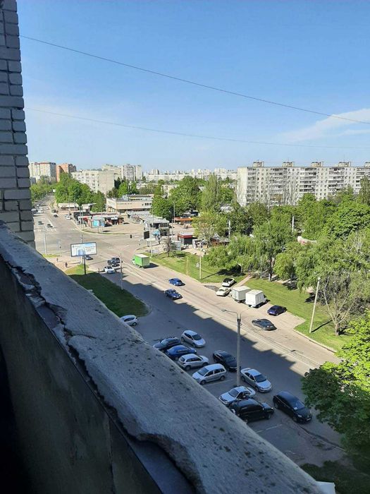 Продам квартиру 4 кім. Салтівка 656м/р 8/9 цегла 55000у.е.Q