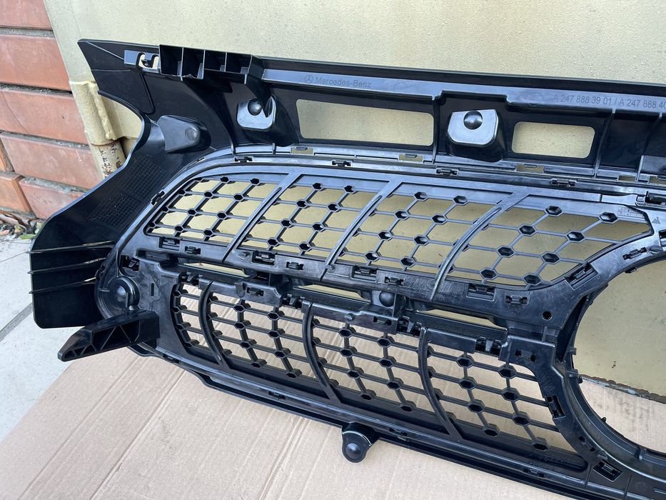 Решітка радіатора Mercedes GLA H247 W247 AMG Diamond A2478883901
