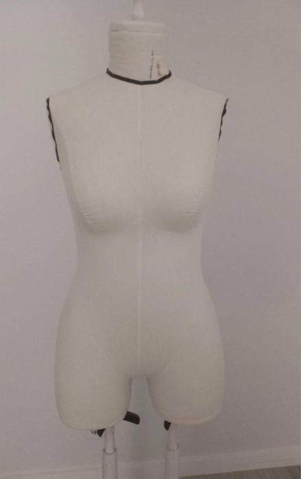 Manequins - Feminino tamanho 40 e respetiva meia escala