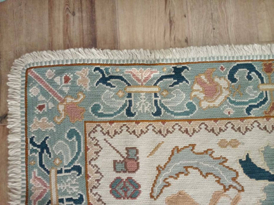 Tapete Arraiolos 210x160.Azul claro,bege,crú,rosa.Ler descrição total!