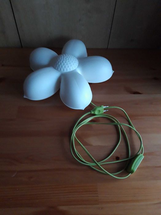 Dziecięca lampa ścienna LED – biały kwiatek