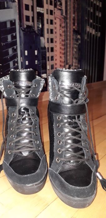 Жіночі черевички  GUESS