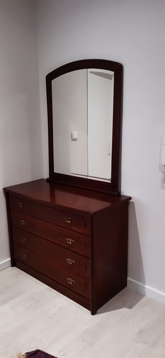 Mobilia de quarto sem cama.