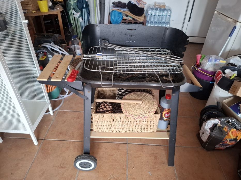 Grelhador-Barbecue em metal! Excelente compra