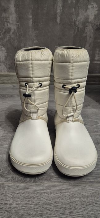 Білі чоботи Crocs W8