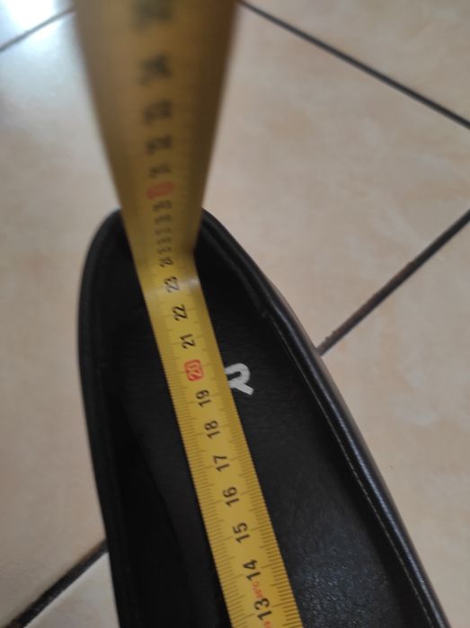 Nowe skórzane czółenka roz. 37