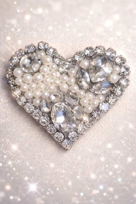 Брошка.  Для тих кого цінують.