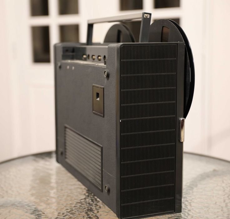 Gravador Revox A77 MK IV (2 Pistas), Modelo Valise, com amplificação propria, 4 Alti-Falantes de 10 Wats integrados