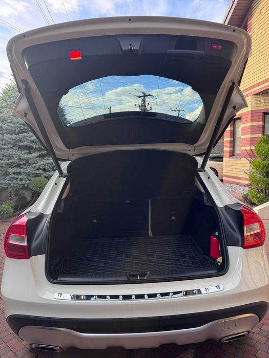 Продам авто Mercedes GLA250 2018 модельний рік