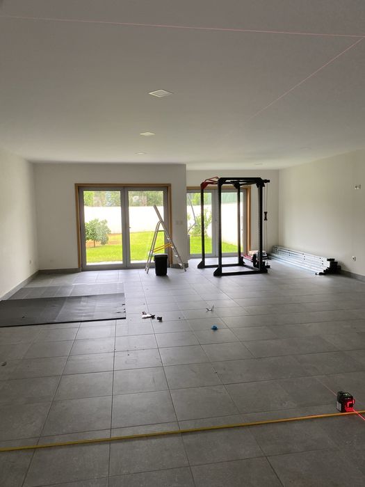 Trabalhos em Pladur, barramento, pintura e flutuante.