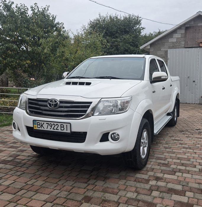 Продам Toyota Hilux 2013